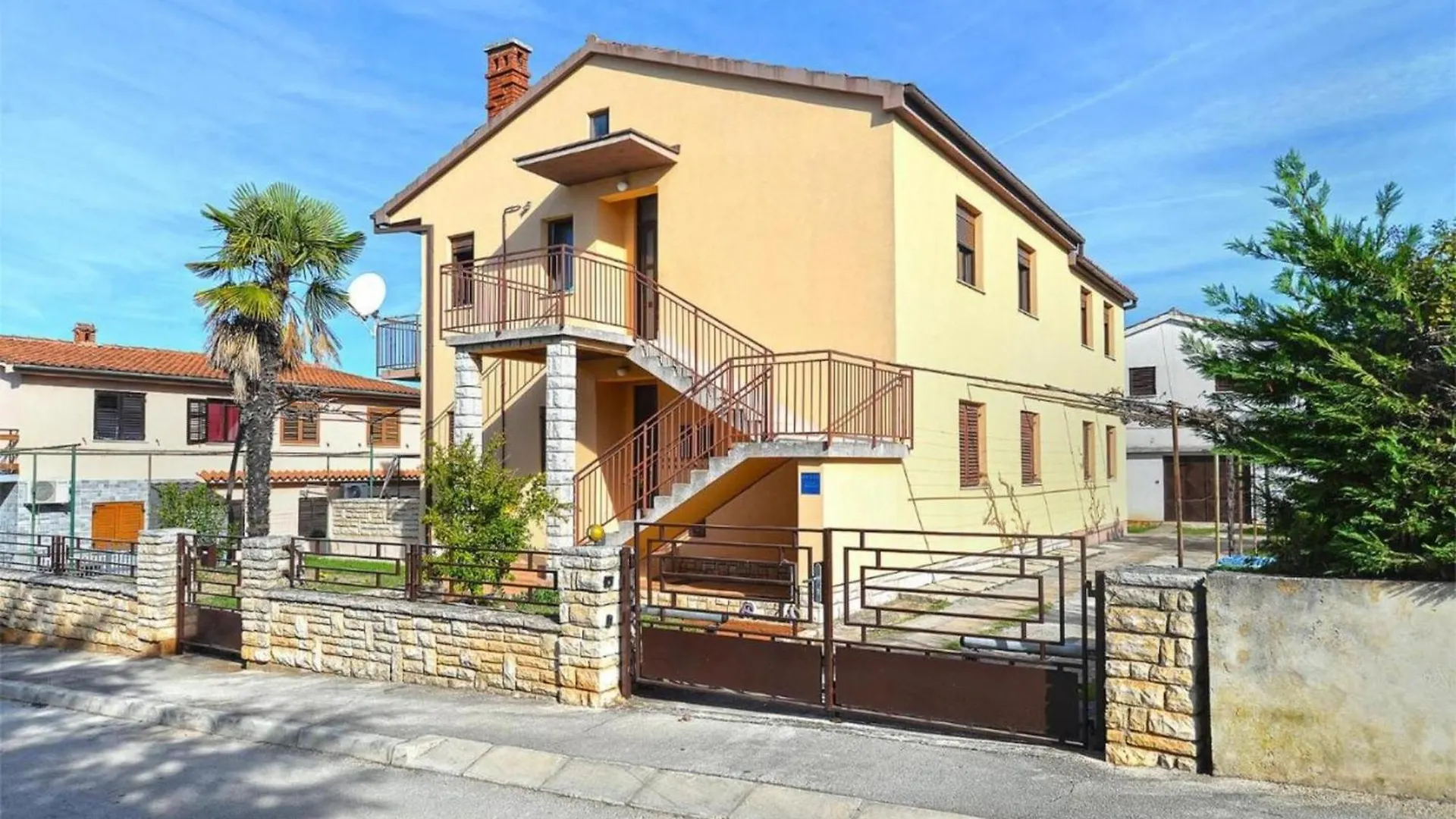 Cozy Apartment In Peroj With Terrace 0*,