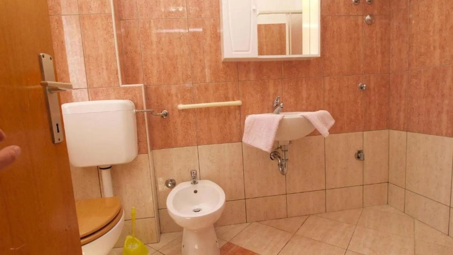 Cozy Apartment In Peroj With Terrace