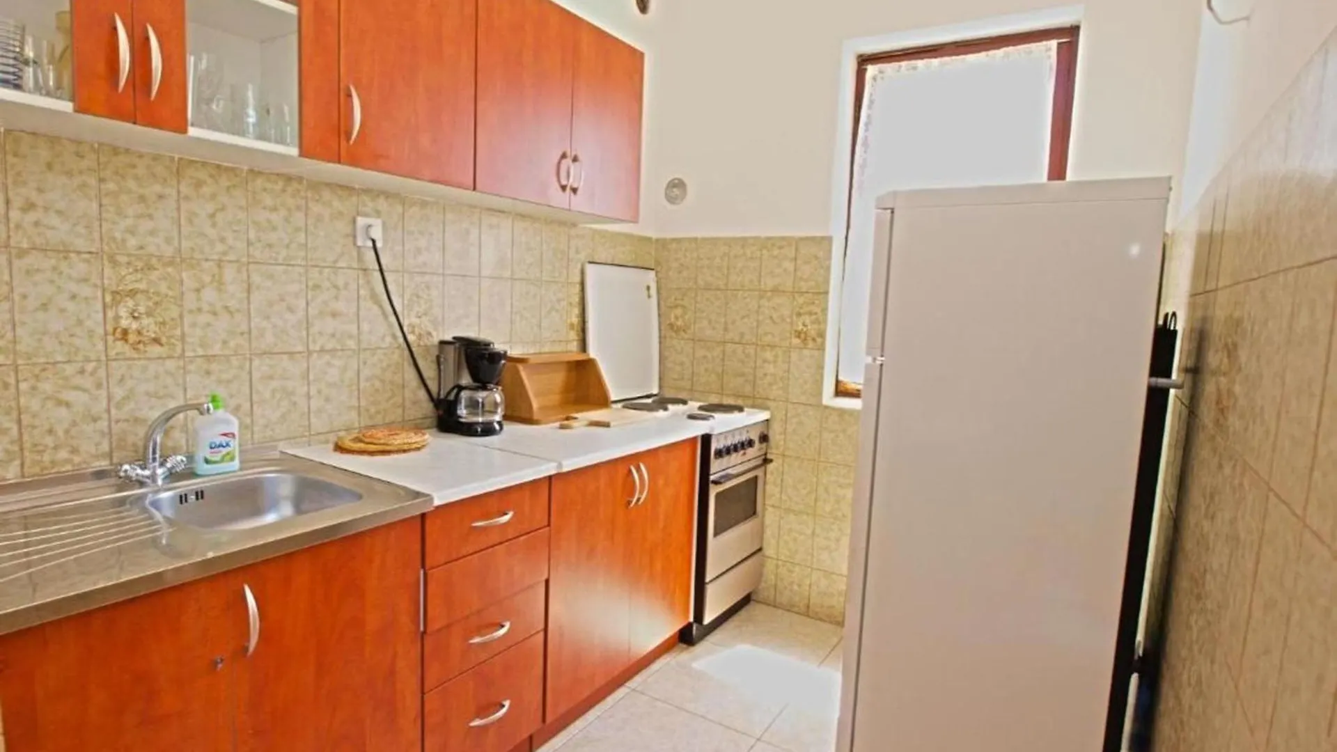 Cozy Apartment In Peroj With Terrace